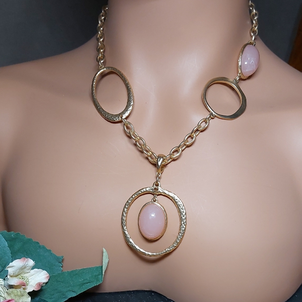 Chico's Goldtone Hammered Ring Pink Cabachon Necklace